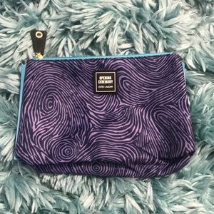 Estēe Lauder makeup bag